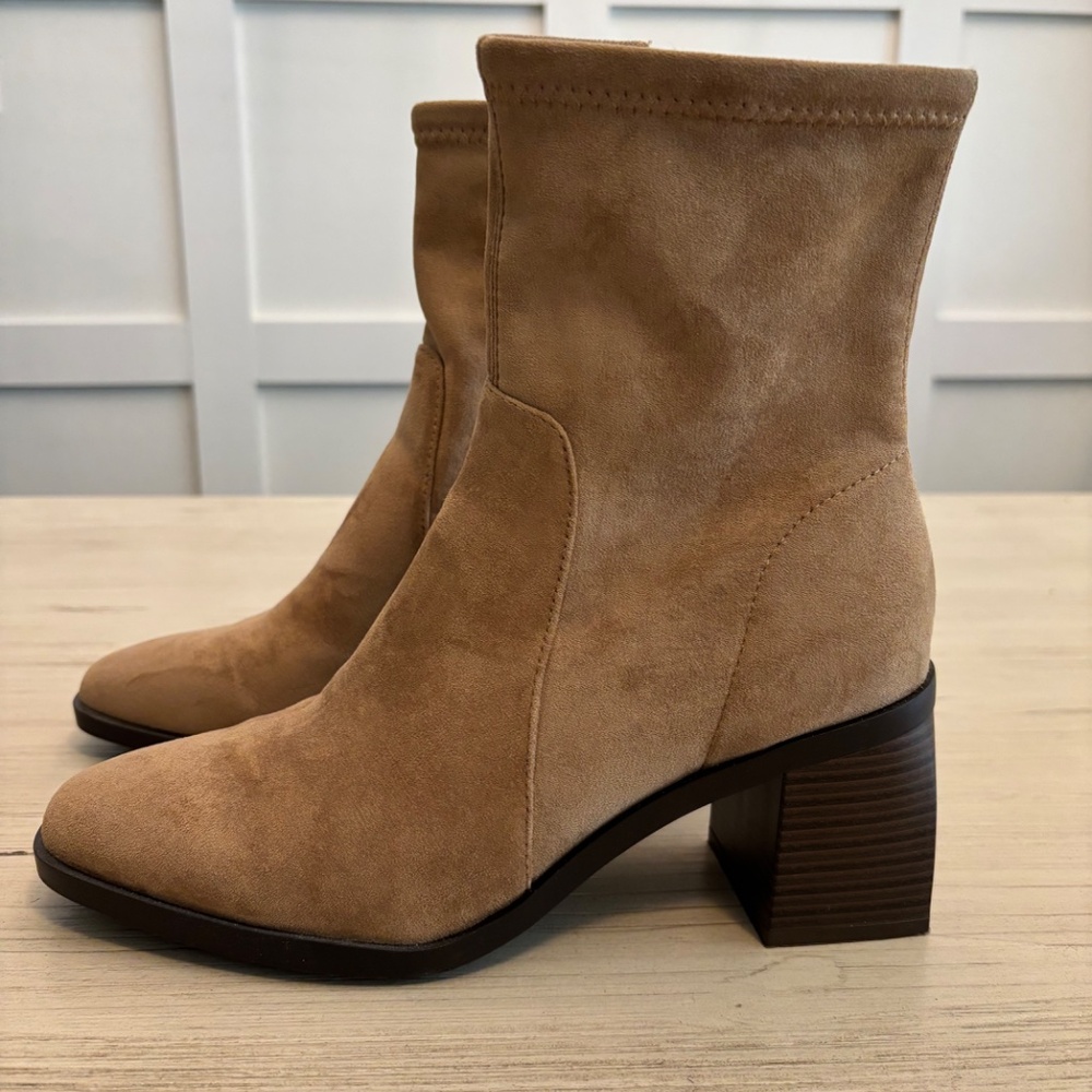 Boots - Picture 3 of 7